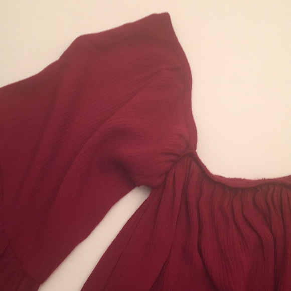 Entry off should red bell sleeve blouse - Picture 8 of 8